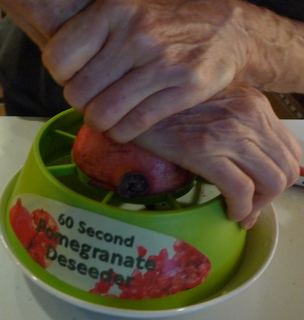 pomegranate deseeder2